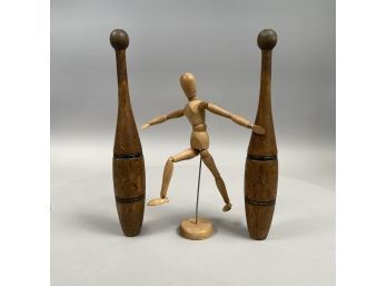 Pair Of American Turned And Painted Maple Indian Clubs Or Juggling Pins, Early Twentieth Century