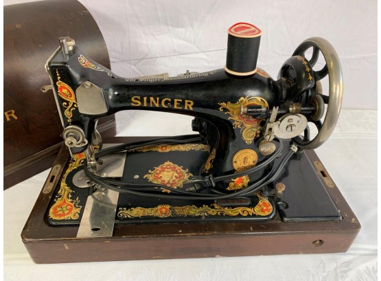 1910 Antique Singer Sewing Machine With Wood Storage Box