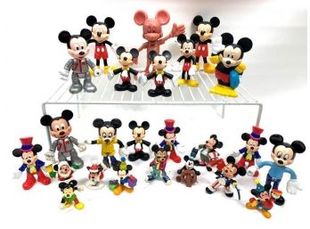 Lot Of Small Plastic Mickey And Minnie Mouse Figurines