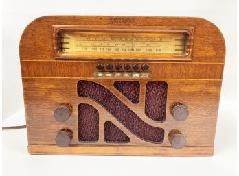 Vintage Philco Model 40-145 Radio