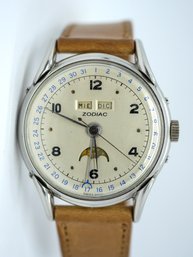 Early Production ZODIAC TRIPLE MOON PHASE Ref 908 34mm 1950s Mechanical Wristwatch!!!