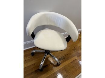 A Comfortable, Chic MCM Style Desk Chair