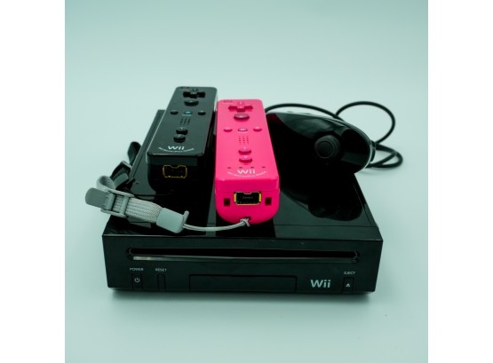 Incredible Nintendo Wii Console In Black W/ 2 Controllers, 1 Nunchuck, & All Cables / Sensors!!