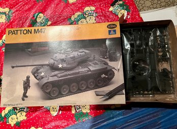 VINTAGE UN-OPENED ARMY TANK & CAR MODELS