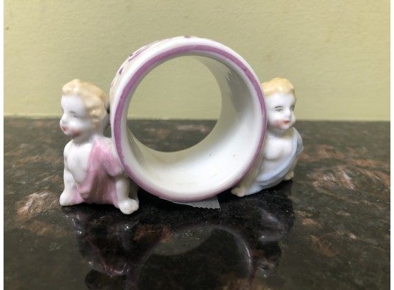 (X27) ANTIQUE  VICTORIAN PINK LUSTREWARE PORCELAIN NAPKIN RING WITH TWO CHERUBS -3'