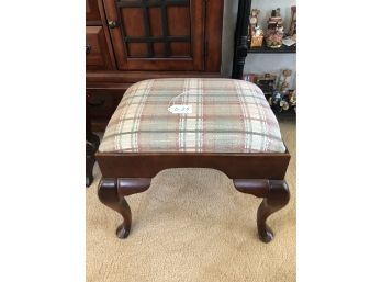 (D-25) VINTAGE WOOD FOOTSTOOL / BENCH WITH CUSHION - 21' WIDE BY 16' DEEP BY 16' HIGH