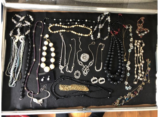 (J28) VINTAGE LOT OF COSTUME JEWELRY-APPROX. 25 PIECES- NECKLACES, RHINESTONE, JET, EARRINGS AND PINS