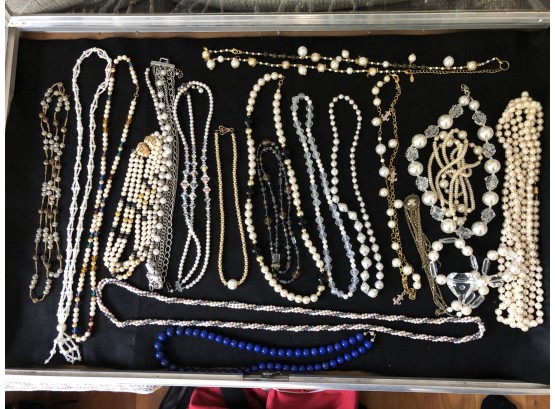(19) LOT OF VINTAGE JEWELRY - APPROX. 20 PICES MOSTLY BEADED NECKLACES