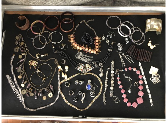 (J-11) LOT OF VINTAGE COSTUME JEWELRY - APPROX. 50 PIECES - RINGS,  BRACELETS, NECKLACES & EARRINGS