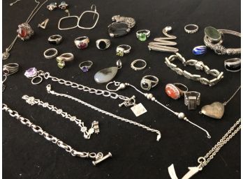 (J18) LOT OF VINTAGE MOSTLY STERLING SILVER JEWELRY - APPROX. 30 PIECES -RINGS, BRACELETS & NECKLACES