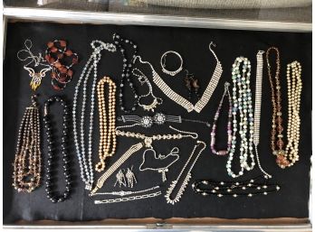 (J27) VINTAGE LOT OF COSTUME JEWELRY-APPROX. 25 PIECES- NECKLACES, EARRINGS AND BRACELET