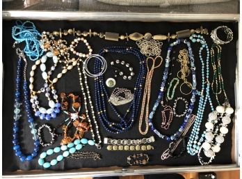 (J34) LOT OF VINTAGE COSTUME JEWELRY-APPROX. 30 PIECES-MOSTLY NECKLACES AND BRACELET'S