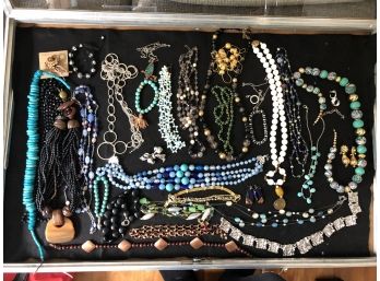 (J36) LOT OF VINTAGE COSTUME JEWELRY-APPROX. 30 PIECES-MOSTLY NECKLACES, BRACELET'S AND PINS
