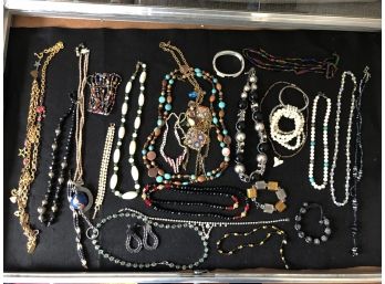 (J29) LOT OF VINTAGE COSTUME JEWELRY-APPROX. 25 PIECES-NECKLACES, BRACELETS AND EARRING