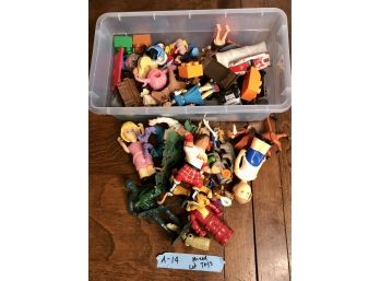 (A-14) - MIXED LOT OF VINTAGE TOY PLASTIC FIGURINES - ACTION FIGURES - 1980'S