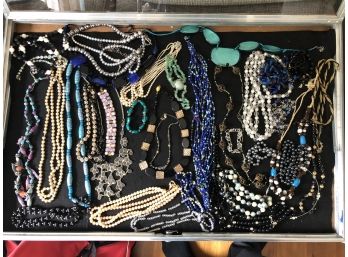 (J40) LOT OF VINTAGE COSTUME JEWELRY-APPROX. 30 PIECES-MOSTLY NECKLACES & BRACELET'S
