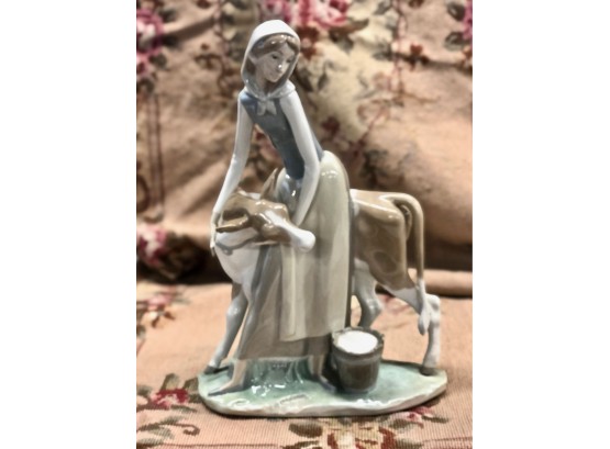 LLADRO FIGURINE - WOMAN WITH COW- 14' TALL - PERFECT
