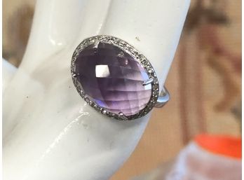 14 KARAT WHITE GOLD AND AMETHYST SURROUNDED BY DIAMOND. FACETED OVAL CABOCHON SIZE 7.5