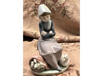 LLADRO FIGURINE - GIRL WITH CROSSED ARMS & BASKET OF DUCKS - 9' TALL - PERFECT
