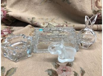 LOT OF FOUR (4) GLASS PIECES - TIFFANY - BACCARAT - SEVRES - STEUBEN