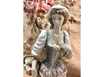 LLADRO FIGURINE - LADY WITH FRUIT BASKET - 12' TALL - PERFECT