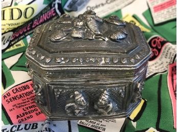 6 TROY OUNCES STERLING SILVER LIDDED BOX, BALINESE 3.5 INCHES WIDE