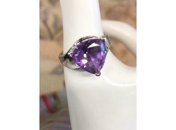 14 KARAT WHITE GOLD AND AMETHYST RING. SIZE 9 WEIGHT 3.1 DWT