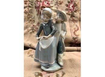 LLADRO FIGURINE - KISSING COUPLE WITH CAPE - 9' TALL - PERFECT