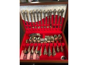SERVICE FOR 12 STAINLESS FLATWARE SET WITH SERVING PIECES AND CASE