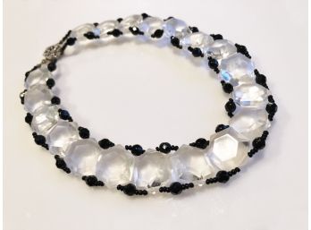 (A41) VINTAGE MIRIAM HASKELL-LARGE PLASTIC CLEAR AND BLACK NECKLACE-W/METAL CLASP