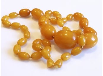 (A39) VINTAGE PLASTIC CHUNKY NECKLACE-ASST. SIZE BEADS W/PLASTIC SCREW CLASP-COLOR GOLD