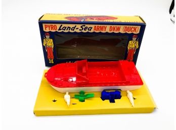 (C64) VINTAGE PLASTIC TOY BOAT-PYRO LAND SEA ARMY DUCK-IN BOX