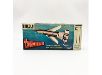 (C97) VINTAGE LINCOLN INTERNATIONAL PLANE MODEL-THUNDERBIRDS W/ELECTRIC MOTOR-PLEASE CHECK FOR PARTS