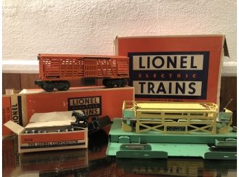 B-19- LIONEL 3656 OPERATING CATTLE CAR, 3656 STOCKYARD & BOX OF COWS - ORIGINAL BOXES