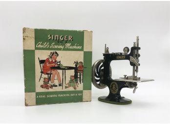A-44- 'SINGER' CHILD'S SEWING MACHINE IN ORIG. BOX - 'REAL SEWING MACHINE, NOT A TOY' WORKING, 7'
