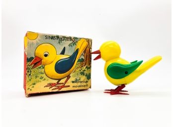 (C58) VINTAGE PLASTIC MECHANICAL TOY-'SINGING BIRD' IN BOX-KNOB IS MISSING