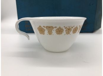 2A-112- VINTAGE CORELLE BY CORNING MEASURING CUP WITH HANDLE - 7'
