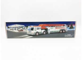 (2A133) HESS FIRE TRUCK NEW IN BOX