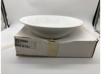 2A-104- WILLIAMS SONOMA WHITE BOWL - NEW IN BOX - 'I PATRIZI' OLIVE DECORATED - 15'