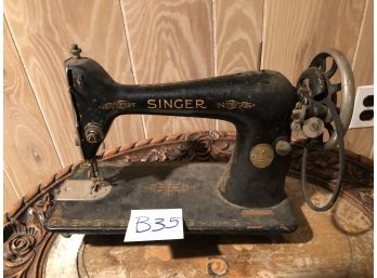 ANTIQUE SINGER SEWING MACHINE-B35