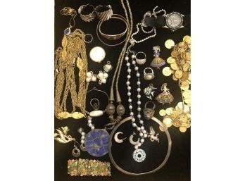 MIXED LOT OF VINTAGE COSTUME JEWELRY - 30 PIECES INC. STERLING, EARRINGS, NECKLACES (1)