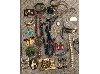 MIXED LOT OF VINTAGE COSTUME JEWELRY - 29 PIECES- STERLING, COPPER, COLORFUL BEADS, GLASS, BOLD (12)