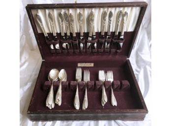 SET OF COMMUNITY SILVER PLATED SILVERWARE-C18
