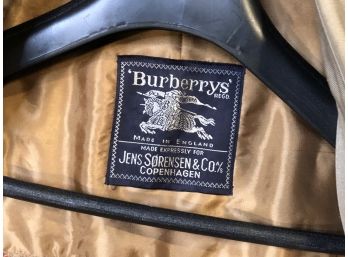 VINTAGE BURBERRY TRENCH COAT WITH LINING - SIZE ? MED. (E38)