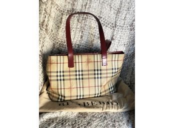 (93) AUTHENTIC BURBERRY TOTE - DOUBLE STRAP AND ZIPPERED HANDBAG - W/DUST BAG