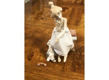 (16) LLADRO #5466-'CHIT CHAT'-GIRL ON PHONE W/DOG-DAMAGE TO PHONE SEE IMAGES-NO BOX