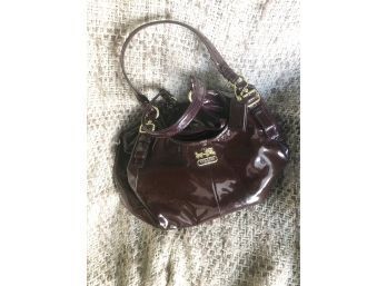 (57) COACH PATENT LEATHER BURGANDY DOUBLE STRAP AND ZIPPERED HAND BAG-LOOKS LIKE NEW
