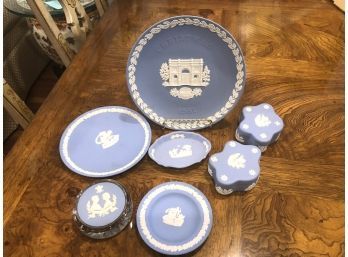 (17) LOT OF 7 PIECES OF WEDGWOOD BLUE & WHITE - COVERED TRINKET BOXES, CHRISTMAS PLATE & TRINKET DISHES