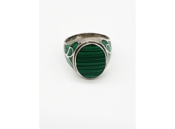 (109) STERLING SILVER AND MALACHITE RING - SIZE 9 - 3.2 DWT - MARKED 925