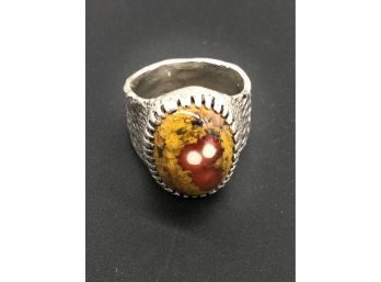 (126) VINTAGE SOUTHWESTERN STYLE YELLOW TURQUOISE AND STERLING SILVER RING - SIZE 8 - 6.7 DWT